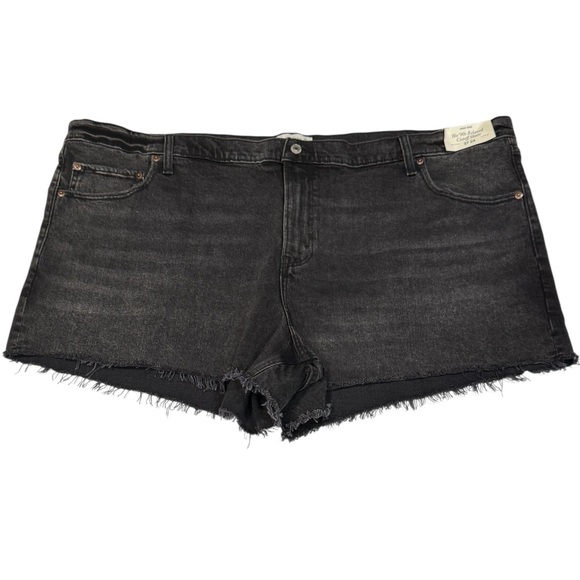 Abercrombie & Fitch Pants - Abercrombie & Fitch The 90s Relaxed High Rise Distressed Cutoff Short NWT 37/24